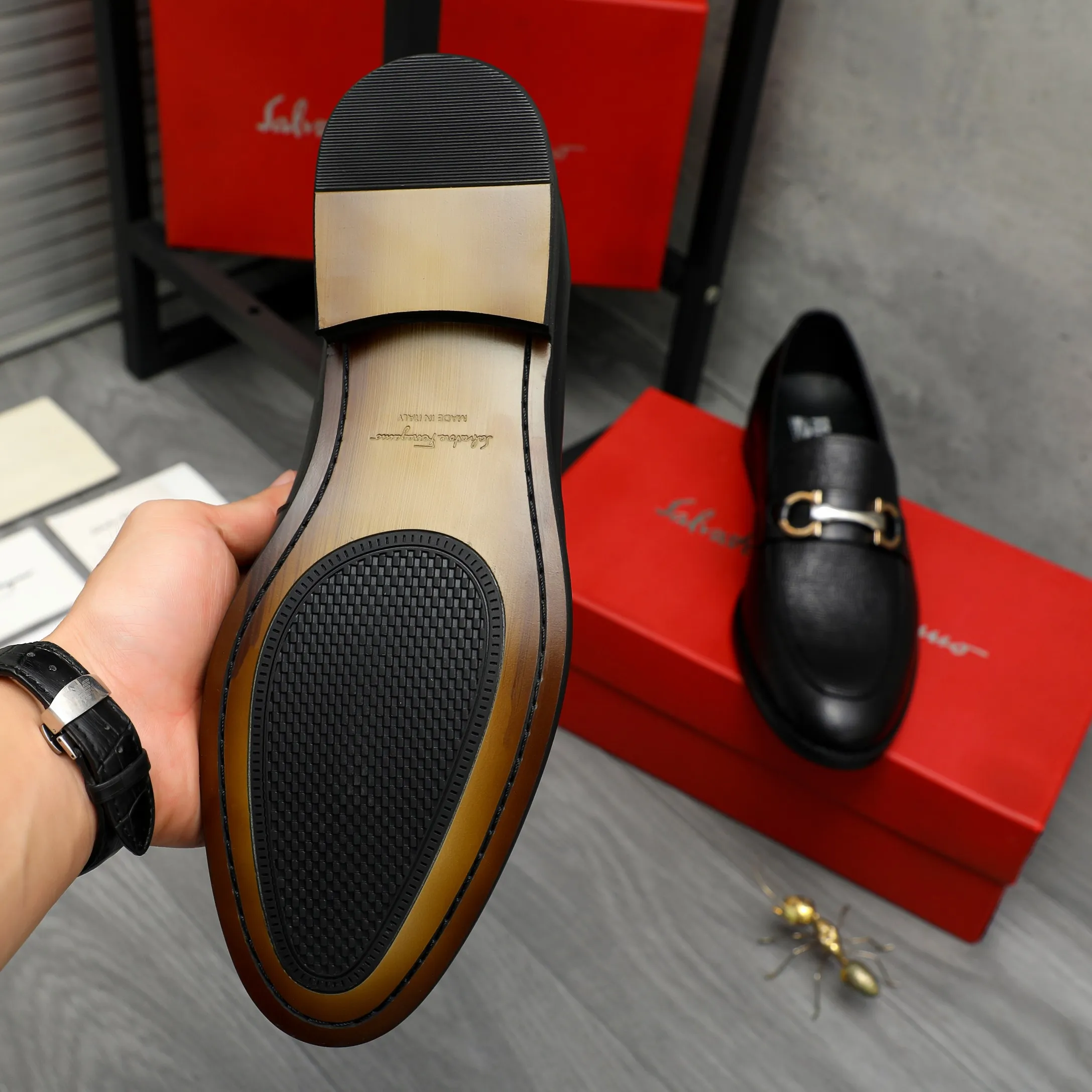 Men's shoes 💰420 Product trademark: Ferragamo " Ferragamo ] Business slip-on leather shoes Regular size: 39-45 (38.46 custom-made, non-refundable) Product materials: Selected small pebbled cowhide upper, sheepskin lining, original rubber outsole